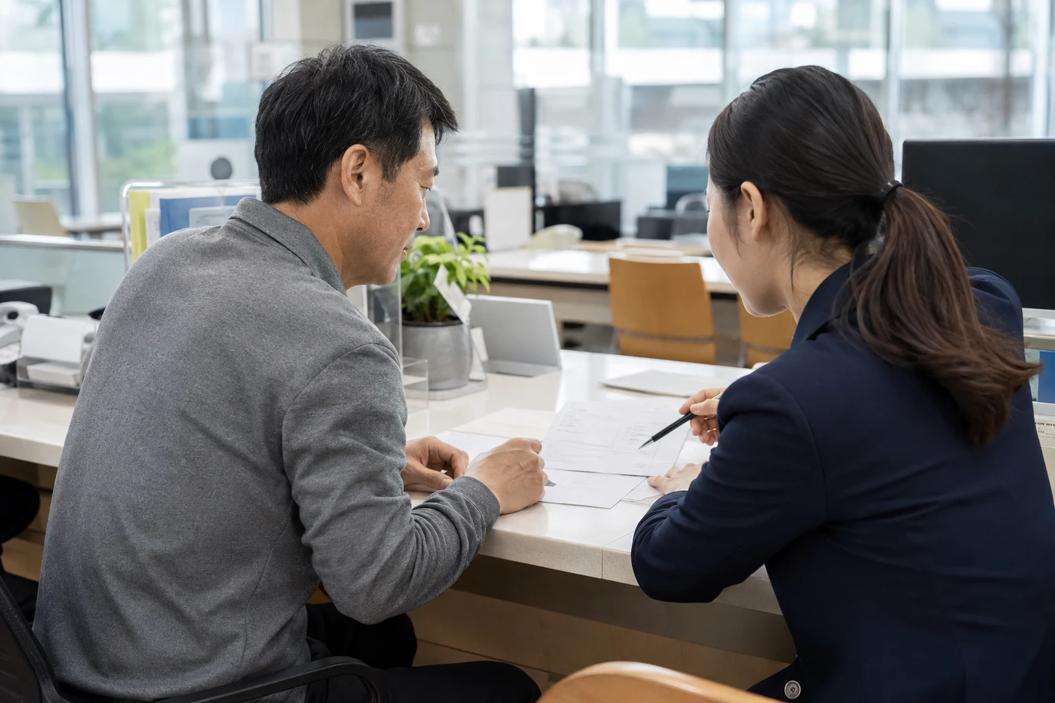 장기요양 재가급여 종류 절차를 준비하는 가족과 돌봄 현장
